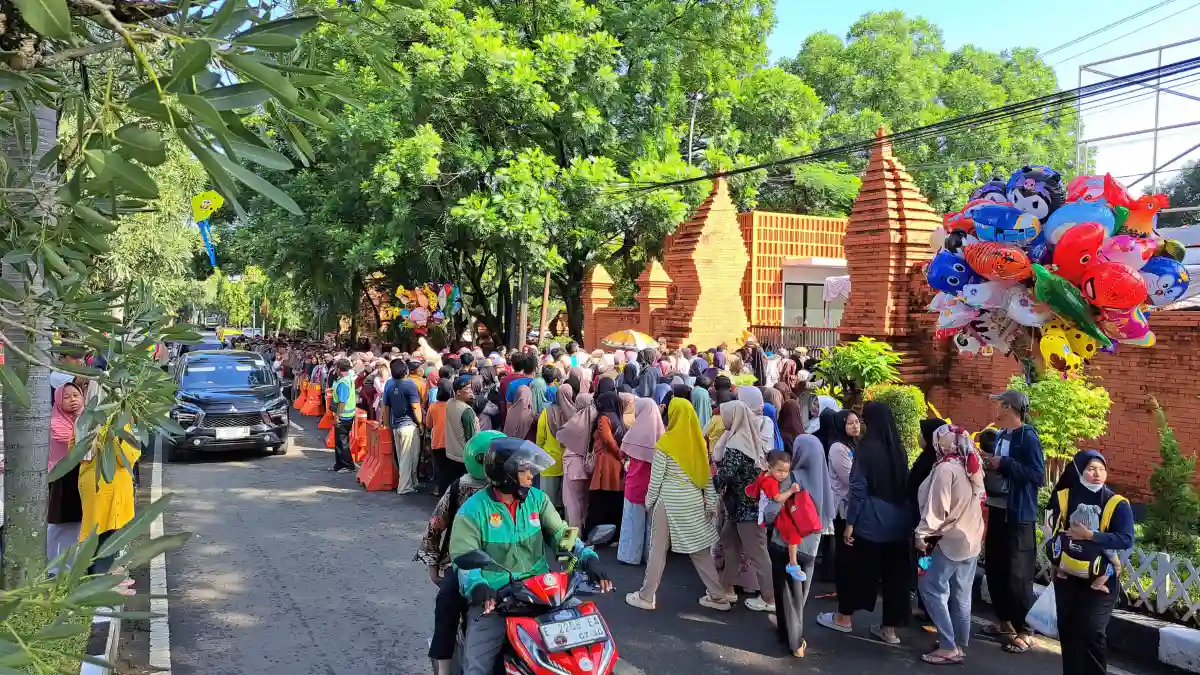 Serbu Bazar Murah di Kantor Kejaksaan Kabupaten Cirebon! Paket Sembako Rp97 Ribu Dijual Hanya Rp40 Ribu