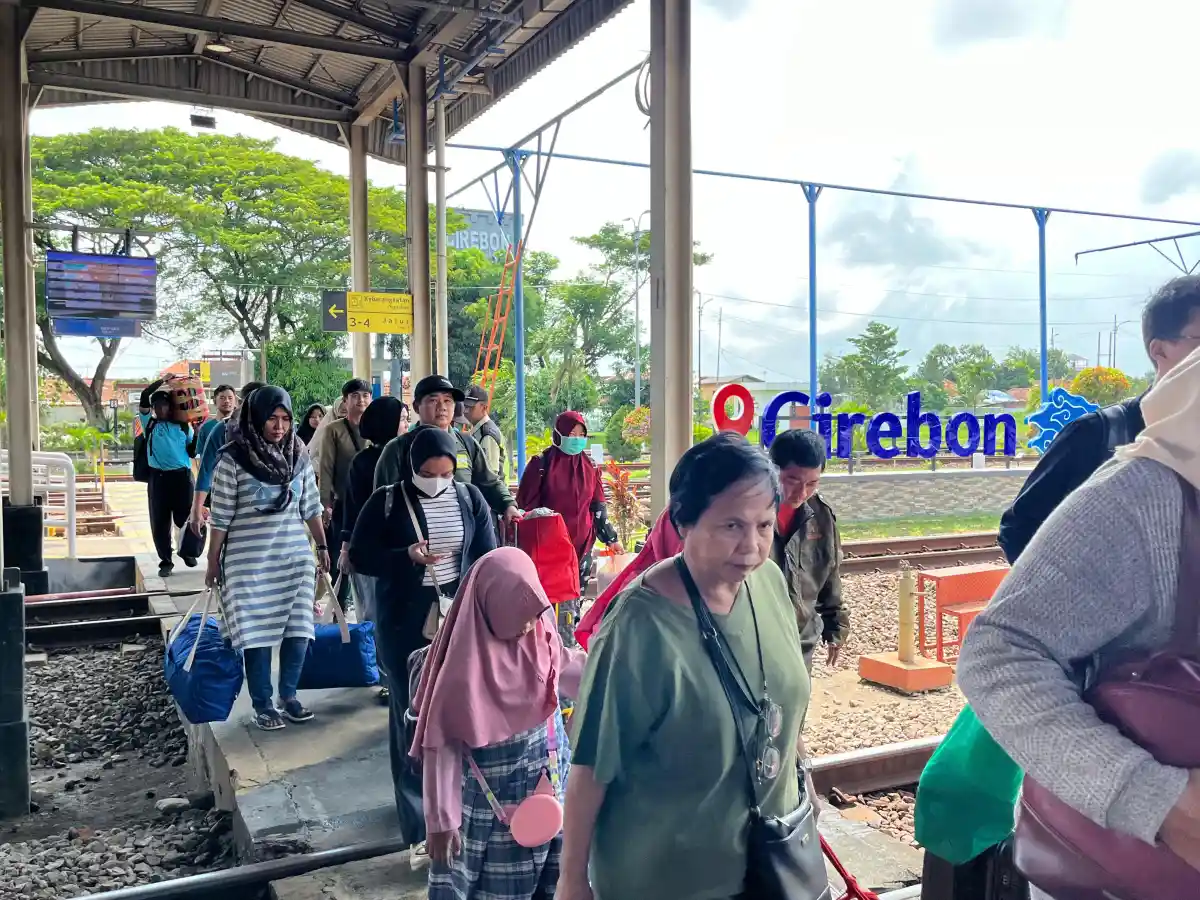 H-1 Lebaran, 93 Ribu Pemudik Serbu Stasiun Cirebon